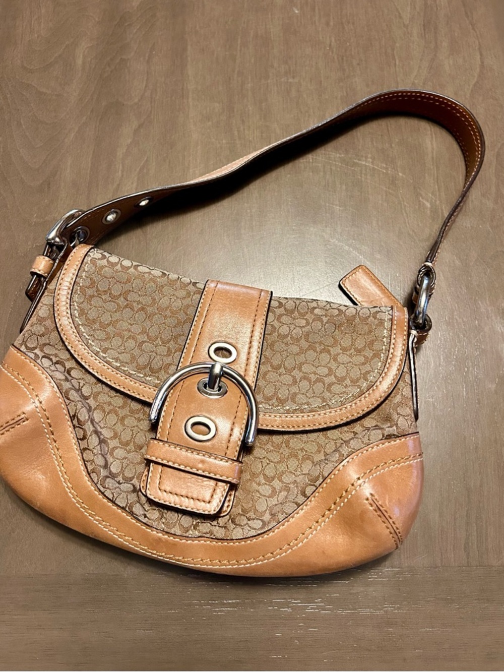 Vintage Coach F10925 Signature Canvas Shoulder Bag - Picture 2 of 13